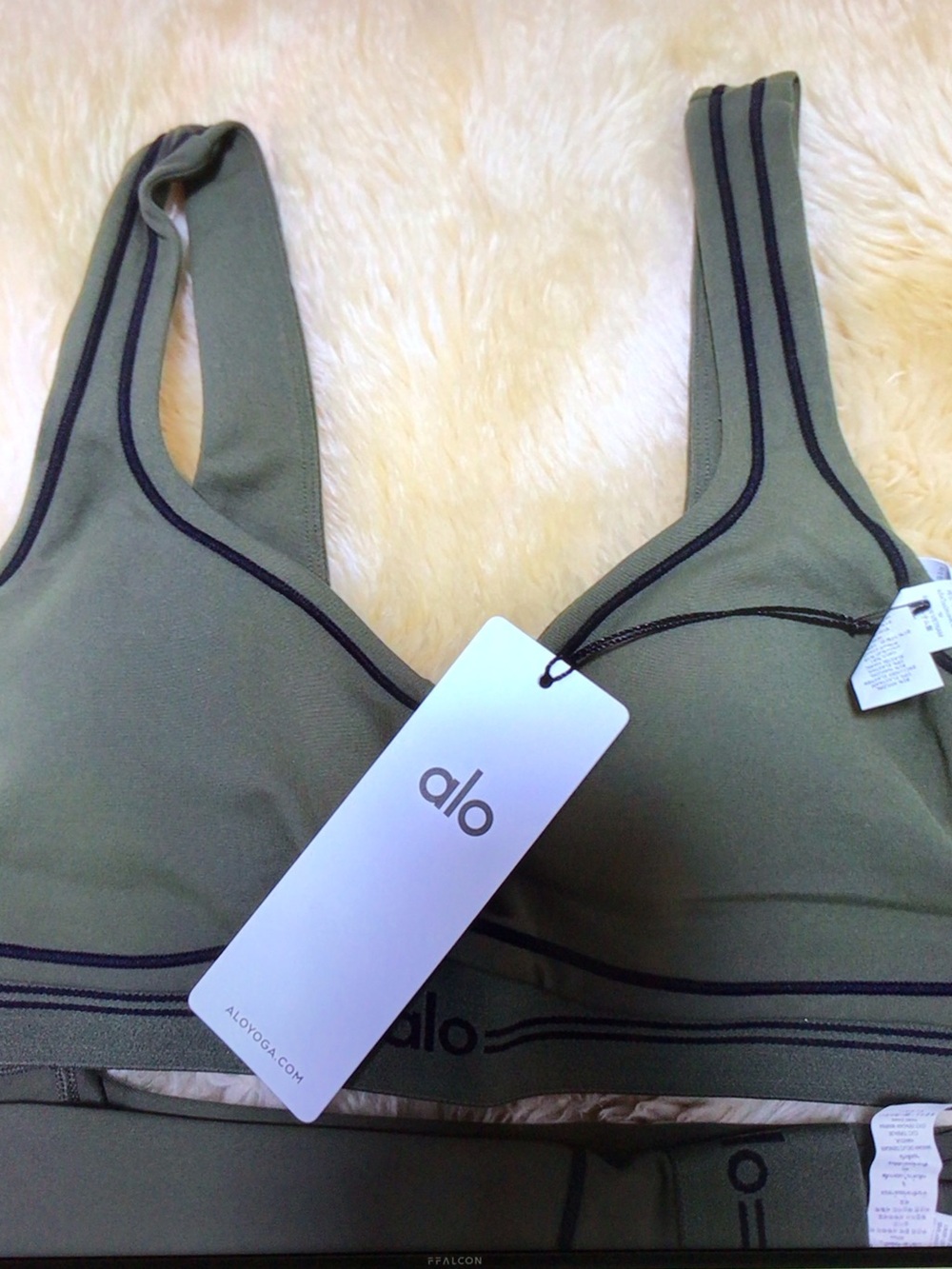 ALO Yoga Olive & Black Contrast V-Neck Sports Bra And Legging Set - Picture 4 of 7